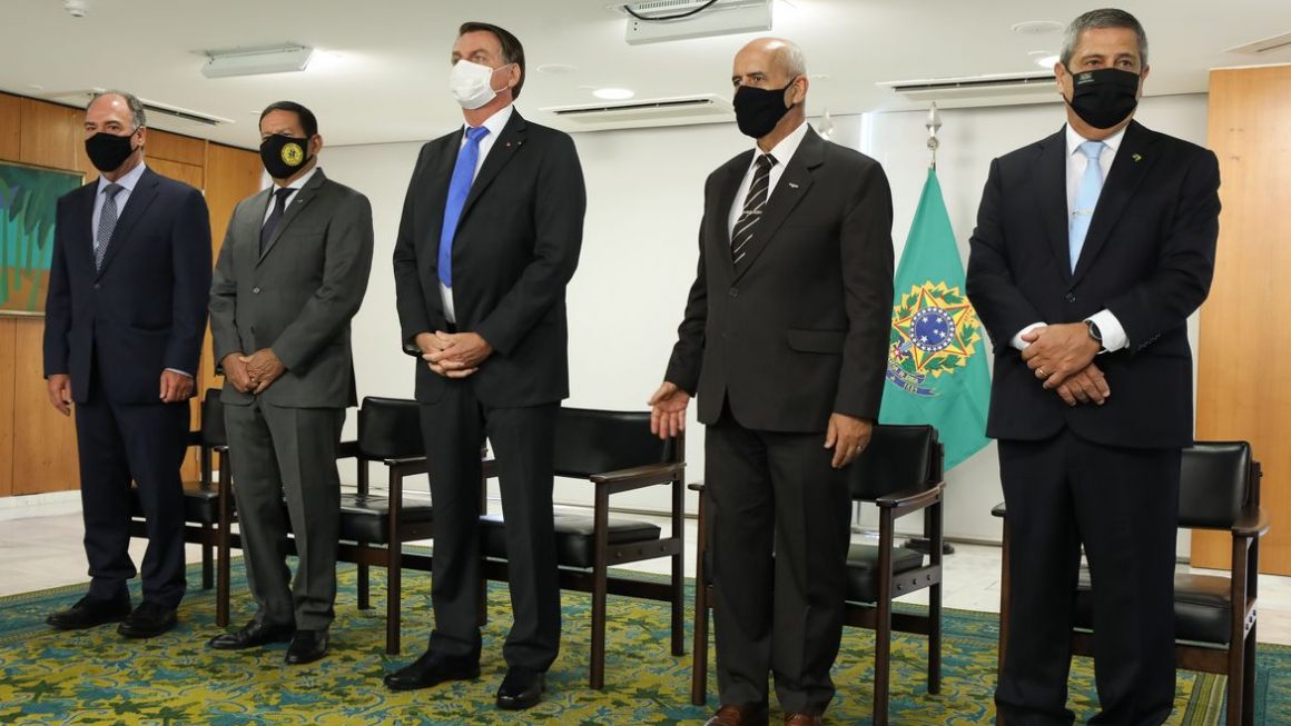 Bolsonaro dá posse a seis ministros
