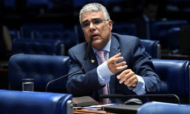 Senador Eduardo Girão consegue assinaturas para CPI da Covid-19 investigar Estados e municípios
