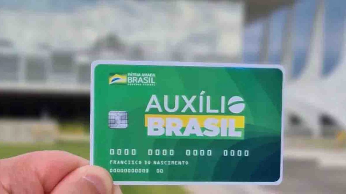 Fim do Auxílio Emergencial e início do Auxílio Brasil contribui para desaquecimento da economia em 2022