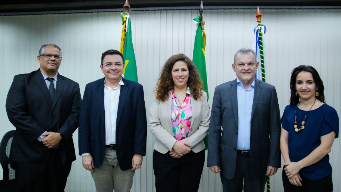 Ministra da Gestão e Inovação fecha acordo de cooperação em Fortaleza