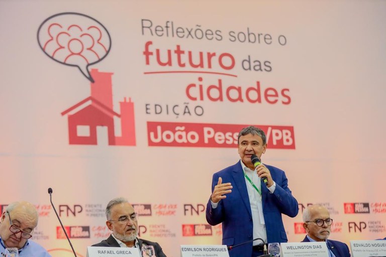 Ministro Wellington Dias debate com prefeitos estratégias sociais para o futuro das cidades