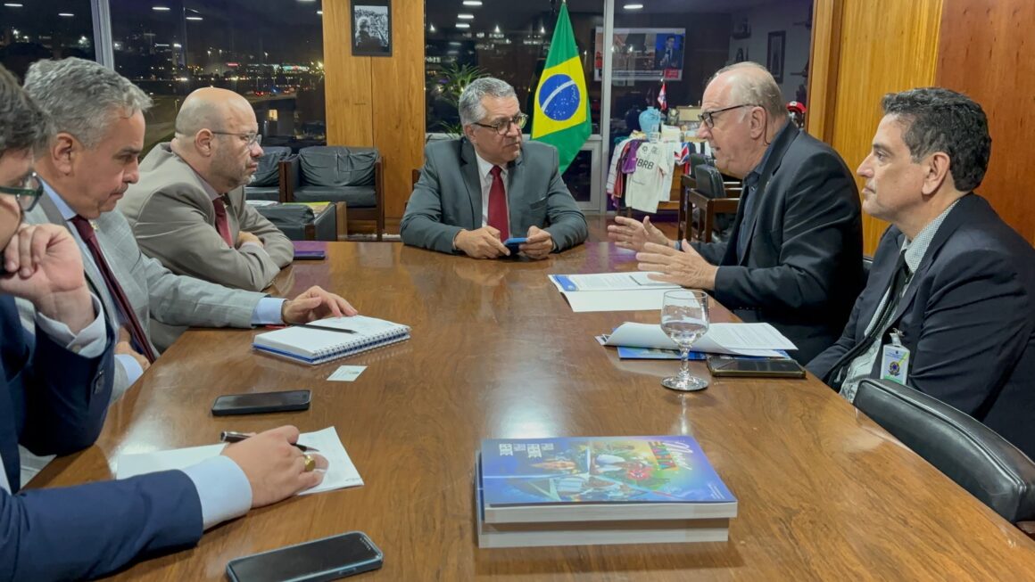 Ziulkoski se reúne com ministro das Relações Institucionais para debater previdência e desoneração da folha de pagamento