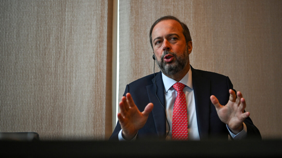 Segundo ministro, nova presidente da Petrobras vai cumprir plano de investimentos