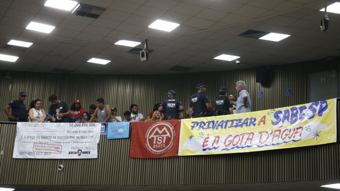 Sabesp: Vereadores de SP autorizam capital a aderir à privatização