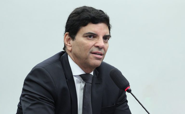 Claudio Cajado: os cortes não devem ser suficientes para garantir a meta fiscal. Vinicius Loures/Câmara dos Deputados. Fonte: Agência Câmara de Notícias