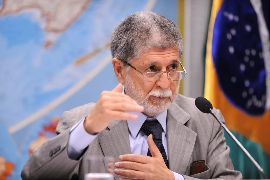 CRE vai escutar Celso Amorim sobre crise política na Venezuela