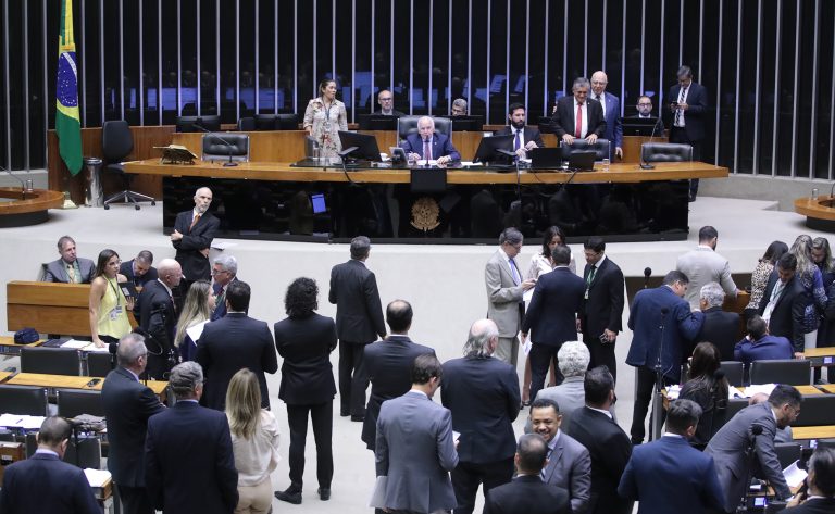 Deputados buscam encerramento gradual da desoneração da folha de pagamento; entenda