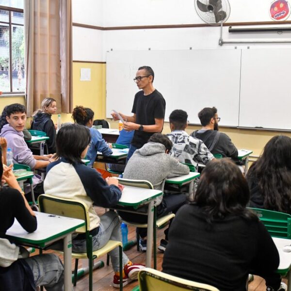 Governo de SP obtém liminar que garante 70% dos professores em sala de aula nesta sexta-feira