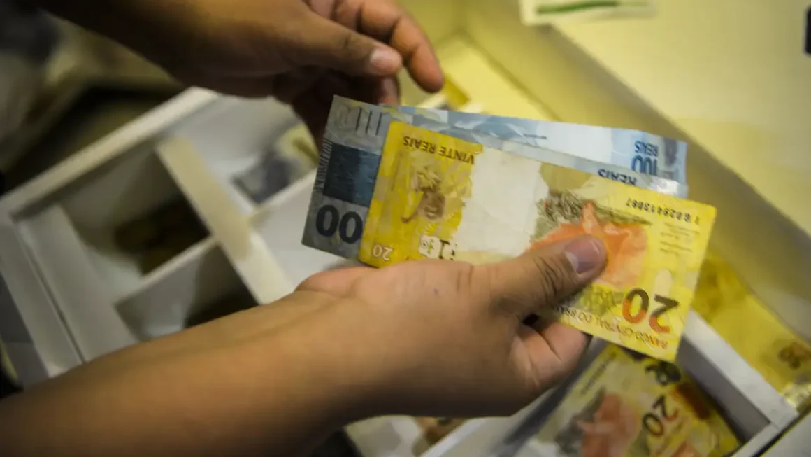 Governo propõe salário mínimo de R$ 1.630 em 2026