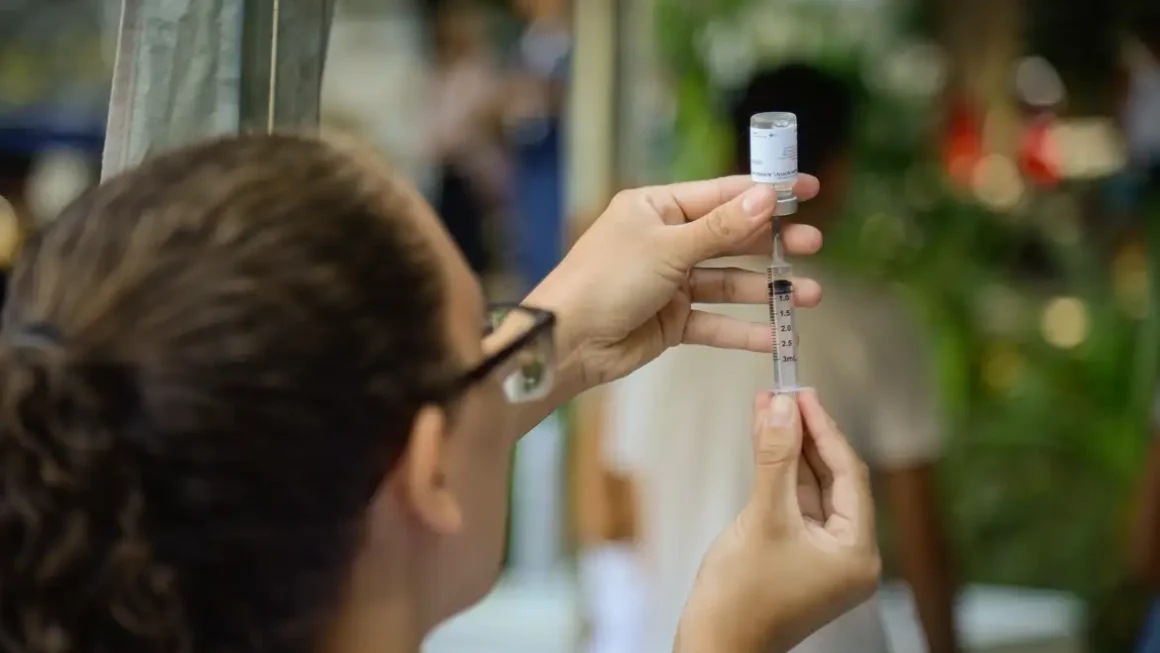 Vacinação nas escolas começa nesta segunda-feira