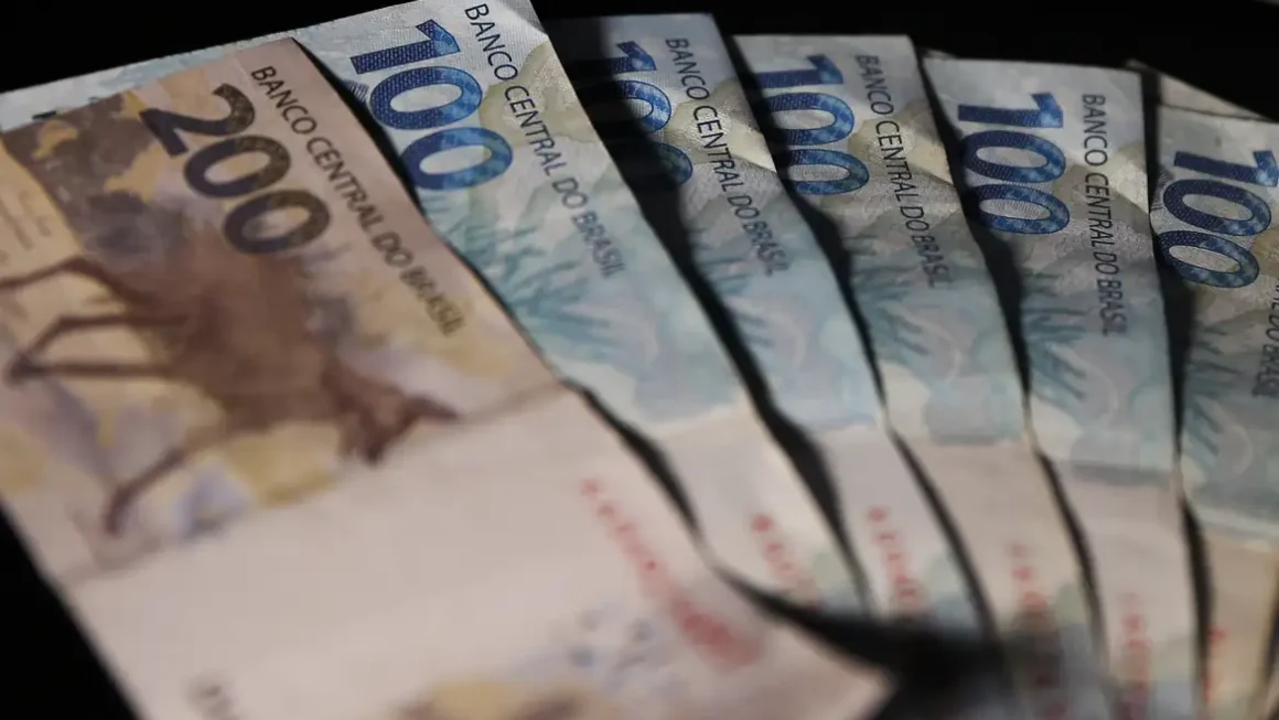 Proposta de Orçamento prevê superávit de R$ 38,2 bi para 2026
