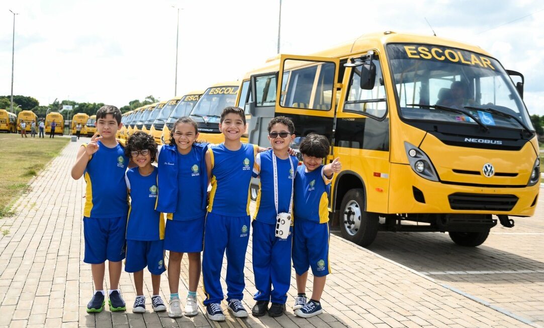Boa Vista RR amplia frota escolar com a chegada de novos ônibus