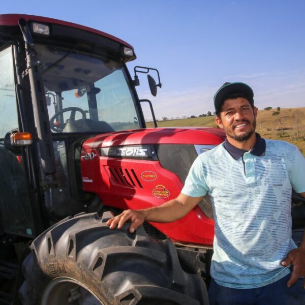 Governo de SP chega à marca de mil tratores adquiridos para agricultura familiar