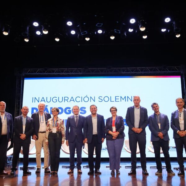 Dezenas de prefeitos da América Latina visitam o Centro Integrado de Segurança Pública de Niterói