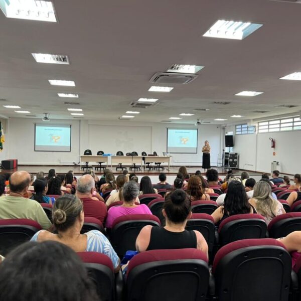 SANTA CATARINA | Profissionais da rede municipal participam de formação voltada à inclusão e saúde mental em Laguna