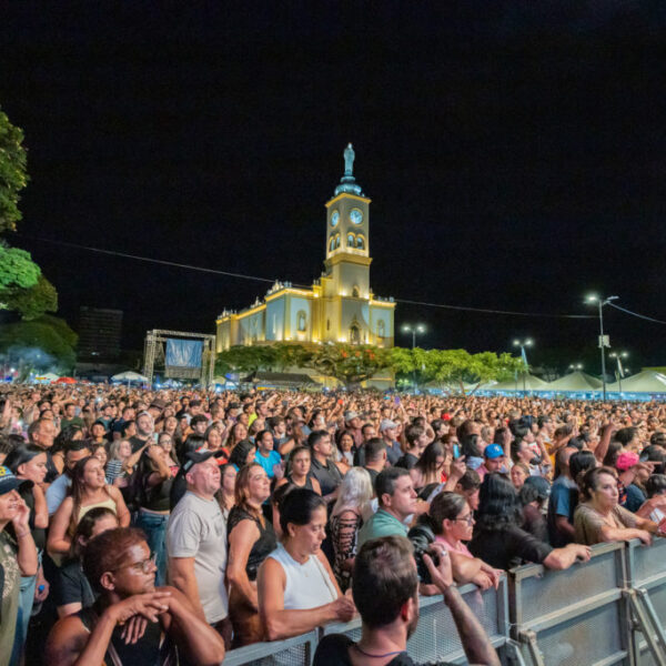 Multidão, música e emoção marcam o encerramento da festa dos 82 anos de Apucarana no Paraná
