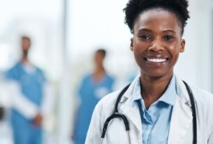 AGORA TEM ESPECIALISTAS | Médicos especialistas têm até 19 de fevereiro para se inscrever em edital com 1,2 mil vagas para reforçar o SUS