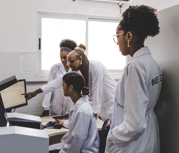 MEC reúne ações voltadas às mulheres do país