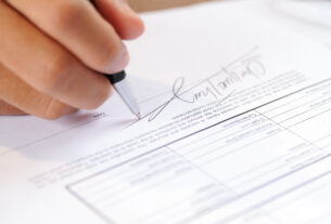 A Dança das Cadeiras de Abril: Prefeitos Renunciam e Vice-Prefeitos Assumem a Máquina Sob Pressão Máxima