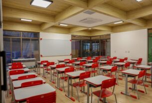 Governo de SP investiu R$ 10,6 milhões por mês em obras de escolas das redes municipais