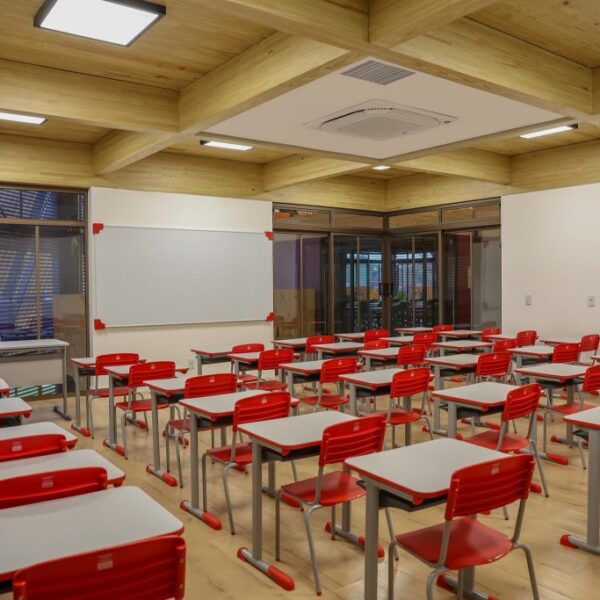 Governo de SP investiu R$ 10,6 milhões por mês em obras de escolas das redes municipais