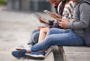 O fim das praças fantasmas: como o Wi-Fi público afasta a criminalidade e reconecta o jovem à gestão