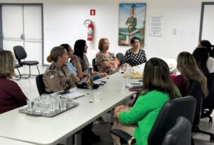 FEIRA DE SANTANA BA | Secretaria da Mulher participa de reunião da Rede de Proteção para planejamento das ações do Agosto Lilás