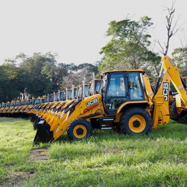 AGRO | Governo de SP entrega máquinas para ampliar apoio a produtores rurais de 115 municípios