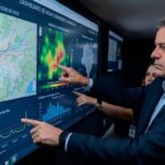 Segurança em tempo real: O investimento em tecnologia de monitoramento transforma a Defesa Civil em um serviço preventivo, garantindo que a prefeitura proteja a população antes que o problema aconteça.