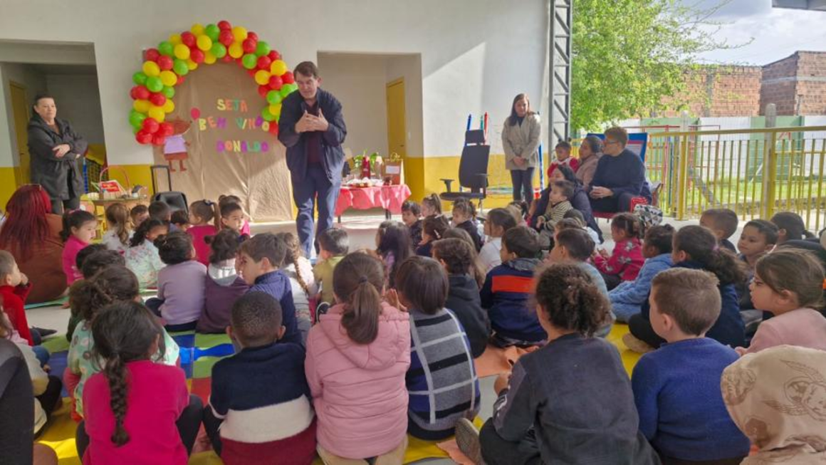 SÃO LEOPOLDO RS | LeiturAção aproxima escritores dos estudantes e transforma escolas da rede municipal em espaços de encontro com a literatura