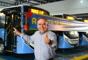 Mabel entrega 19 novos ônibus e afirma que Goiânia tem o melhor transporte coletivo do Brasil