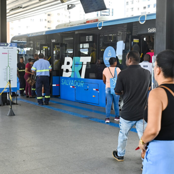 Salvador amplia acesso ao Botão Lilás em estações do BRT para atendimento a mulheres vítimas de violência