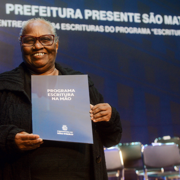 SÃO PAULO | Prefeitura entrega escrituras a 484 famílias de São Mateus e chega a 108,7 mil imóveis regularizados na capital