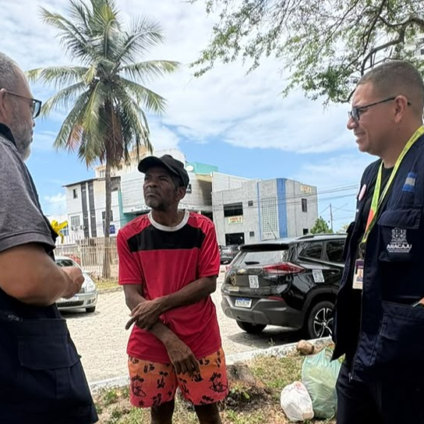 Acompanhamento da Prefeitura de Aracaju garante acesso a benefício social e recomeço para homem em situação de rua